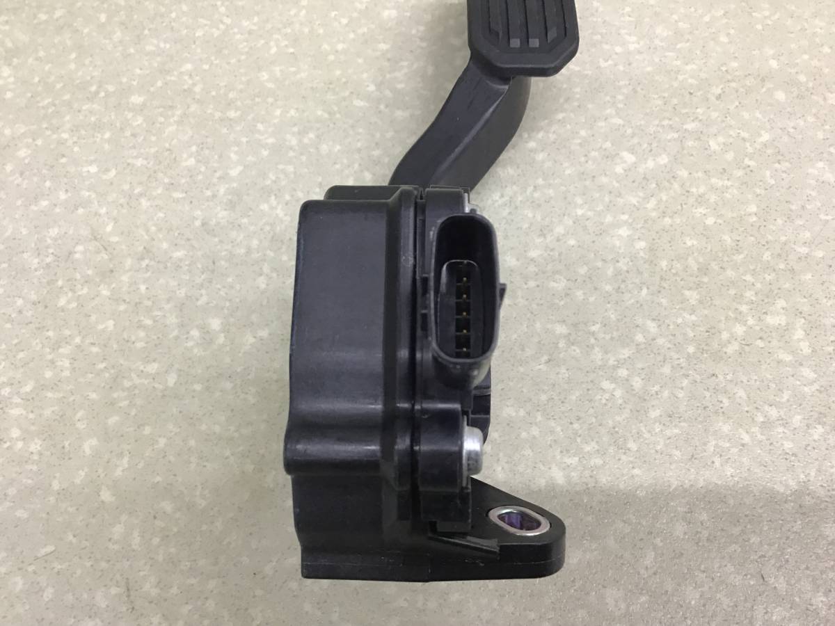 Педаль газа Toyota Highlander (U40) 2007-2013 Педаль газа Toyota Highlander (U40) 2007-2013