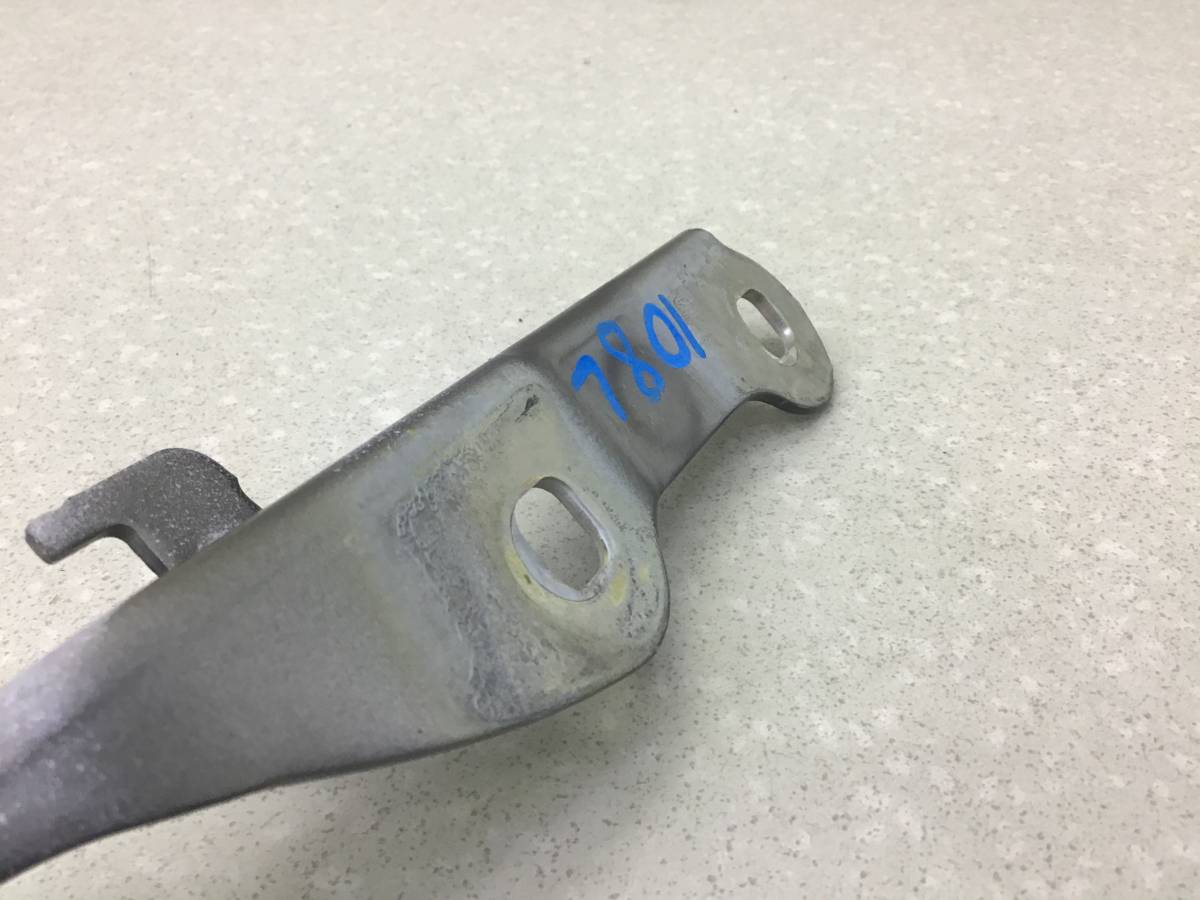 Петля капота левая Chevrolet Cruze (J300) 2009-2016 Петля капота левая Chevrolet Cruze (J300) 2009-2016