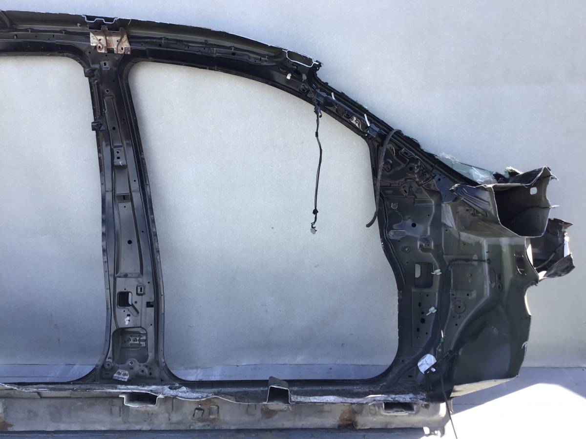 Порог со стойкой левый Infiniti QX56 (JA60) 2004-2010 Порог со стойкой левый Infiniti QX56 (JA60) 2004-2010