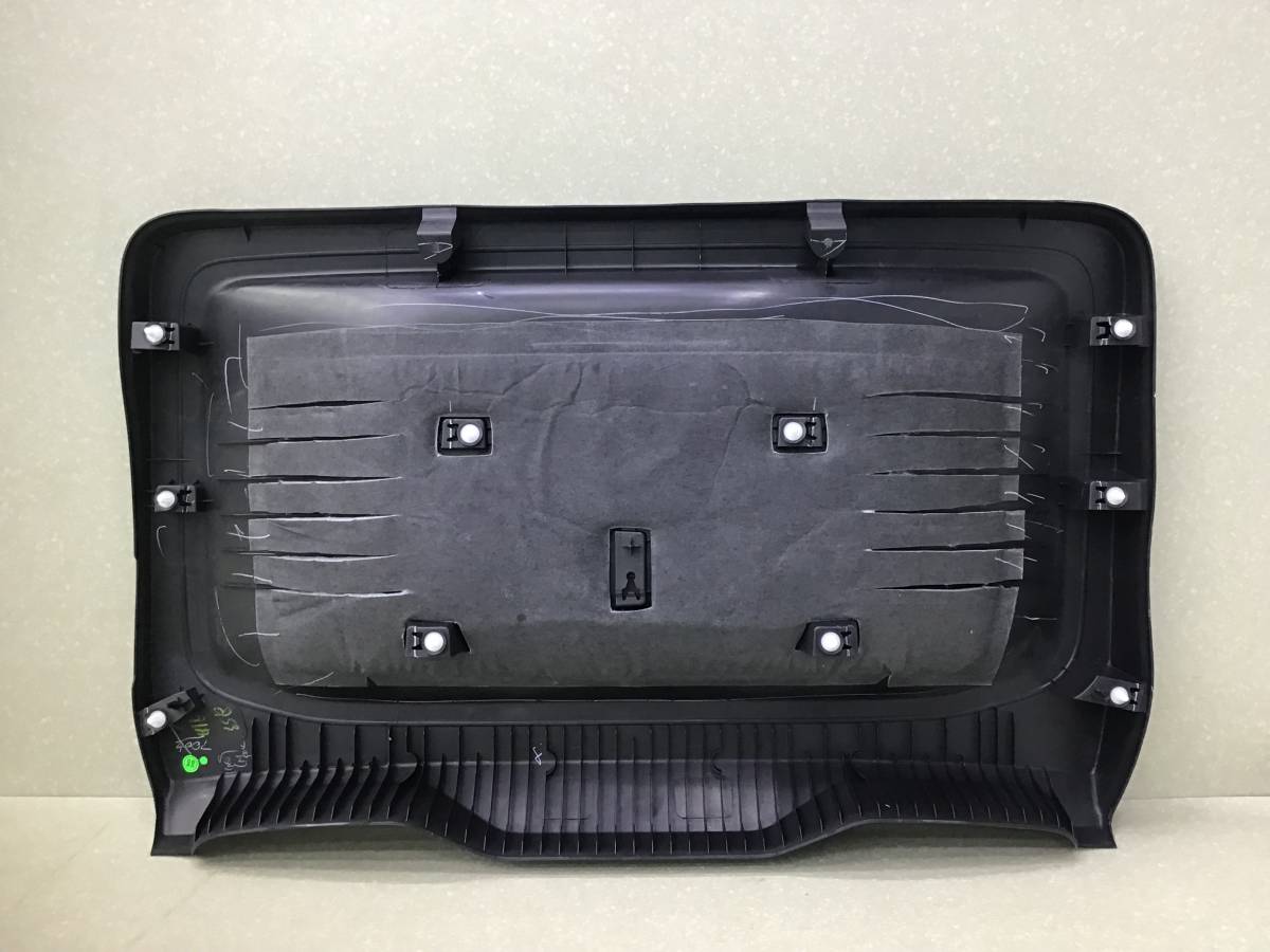 Обшивка двери багажника Ford EcoSport (B515) 2014-2019 Обшивка двери багажника Ford EcoSport (B515) 2014-2019