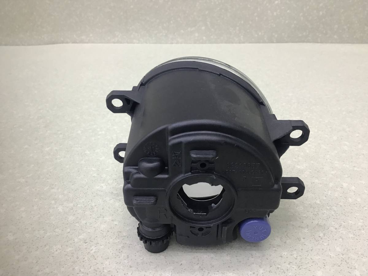 Фара противотуманная правая Toyota Camry (V40) 2006-2011 Фара противотуманная правая Toyota Camry (V40) 2006-2011