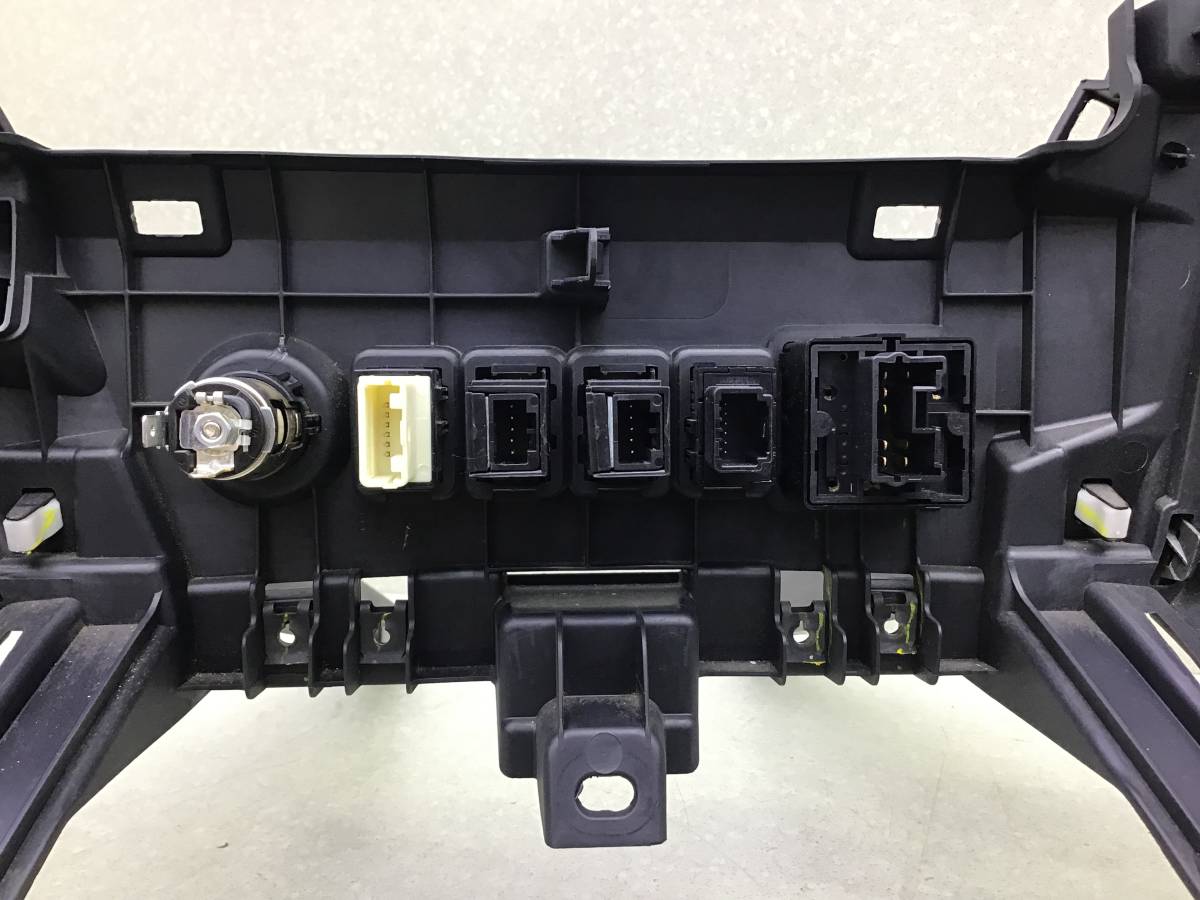 Накладка торпедо Mitsubishi Pajero/Montero Sport (KS) 2015>