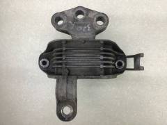 Опора двигателя правая Opel Astra J (P10) 2009-2015