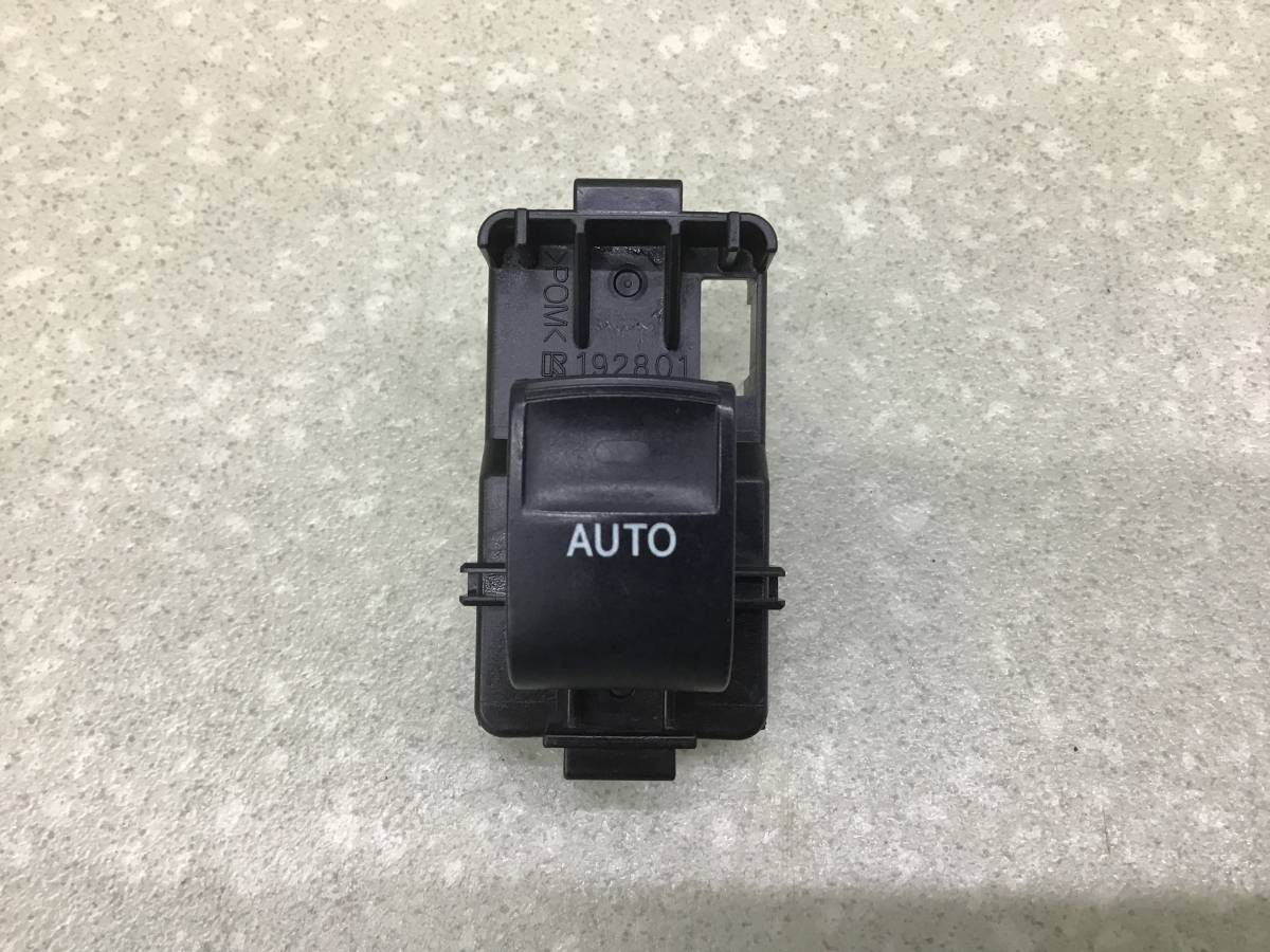 Кнопка стеклоподъемника Toyota Camry (V40) 2006-2011 Кнопка стеклоподъемника Toyota Camry (V40) 2006-2011