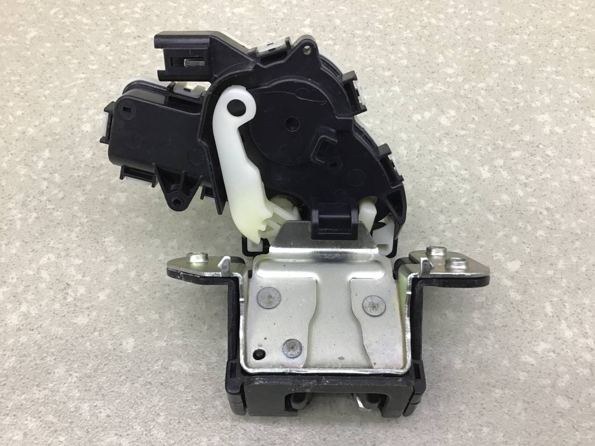 Замок багажника Mazda CX-5 (KE) 2011-2017 Замок багажника Mazda CX-5 (KE) 2011-2017