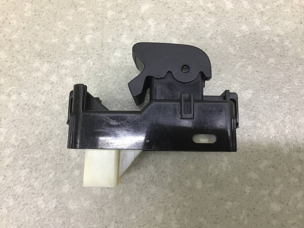 Кнопка стеклоподъемника Toyota Camry (V40) 2006-2011 Кнопка стеклоподъемника Toyota Camry (V40) 2006-2011