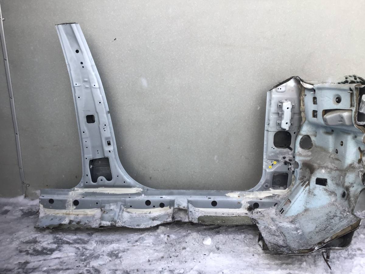 Порог со стойкой левый Kia Ceed (ED) 2007-2012 Порог со стойкой левый Kia Ceed (ED) 2007-2012