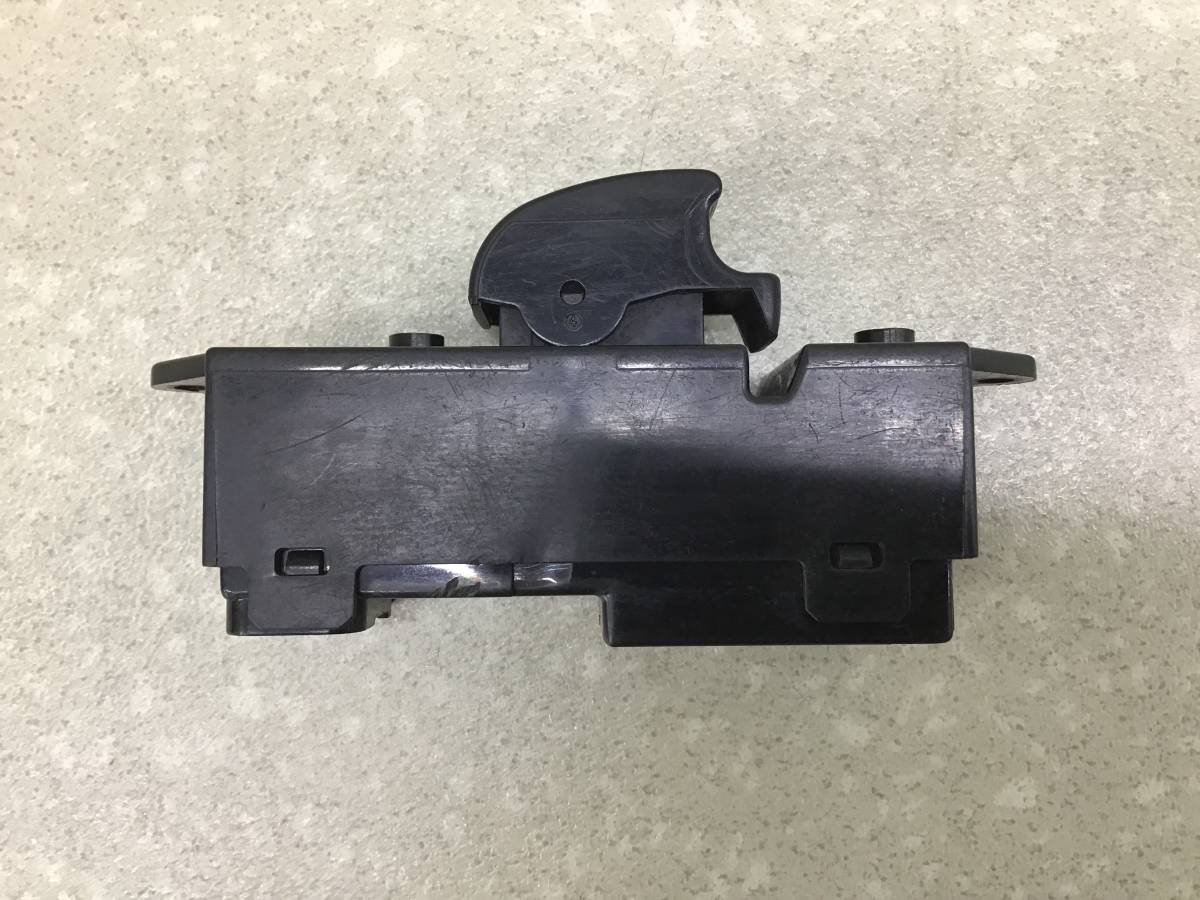 Кнопка стеклоподъемника Mitsubishi Outlander XL (CW) 2006-2012 Кнопка стеклоподъемника Mitsubishi Outlander XL (CW) 2006-2012