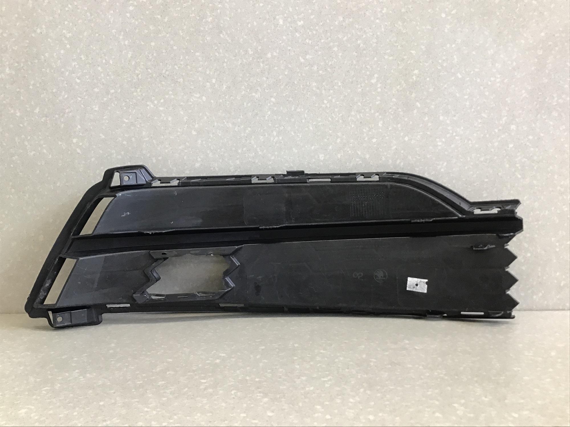 Решетка в бампер левая Skoda Karoq (NU7) 2017-н.в.