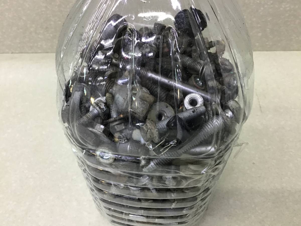 Болты  Renault Logan (2) 2014>