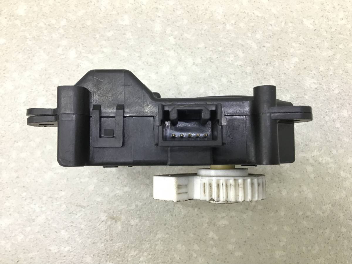 Моторчик заслонки печки Toyota Camry (V40) 2006-2011 Моторчик заслонки печки Toyota Camry (V40) 2006-2011