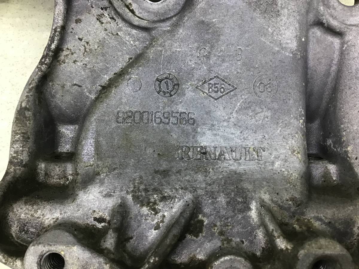 Кронштейн генератора Renault Logan (1) 2005-2014 Кронштейн генератора Renault Logan (1) 2005-2014