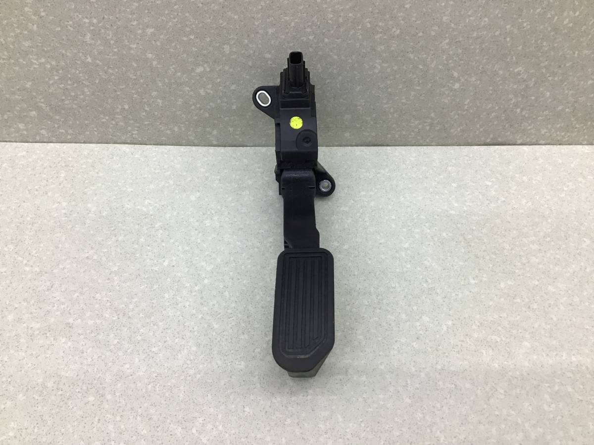Педаль газа Toyota Corolla (NRE180) 2013-2019 Педаль газа Toyota Corolla (NRE180) 2013-2019