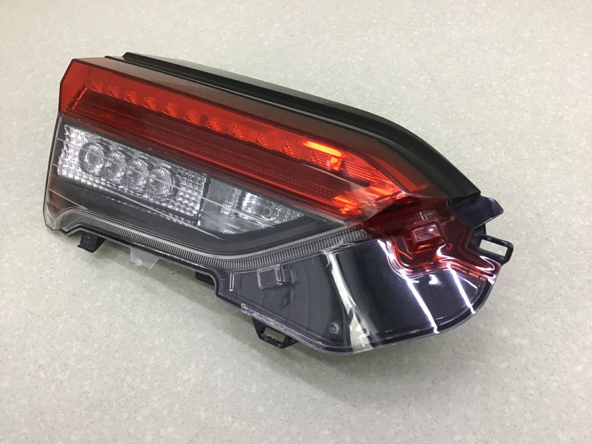 Фонарь задний внутренний левый Toyota Rav 4 (XA50) 2018> Фонарь задний внутренний левый Toyota Rav 4 (XA50) 2018>