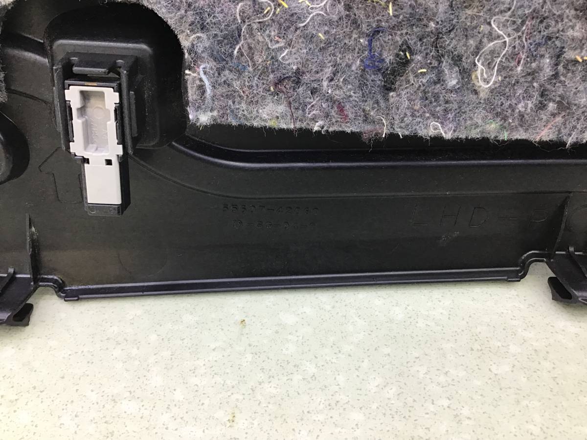 Накладка (кузов внутри) Toyota Rav 4 (A40) 2013>