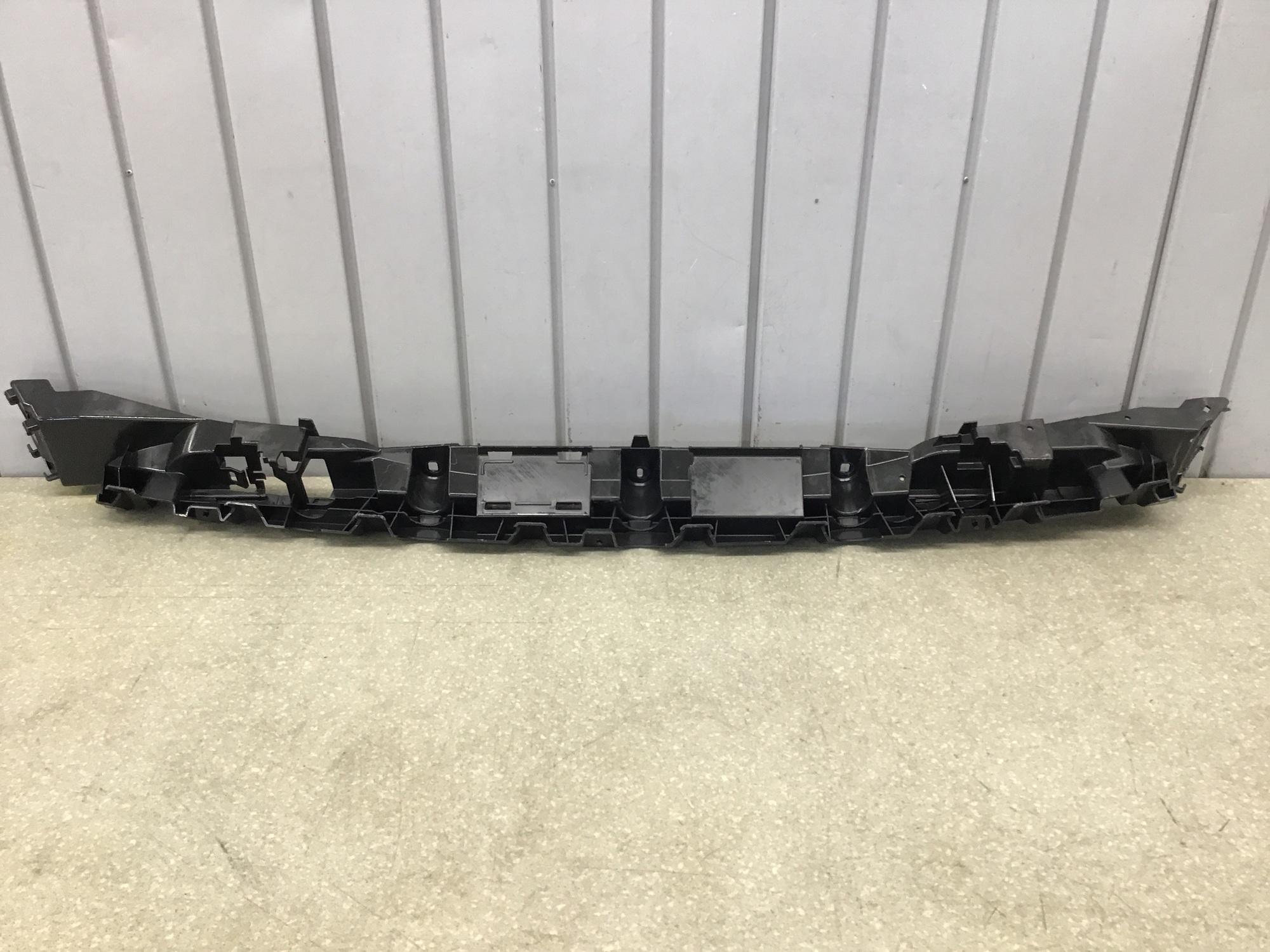 Направляющая заднего бампера, Audi Q8 2018>