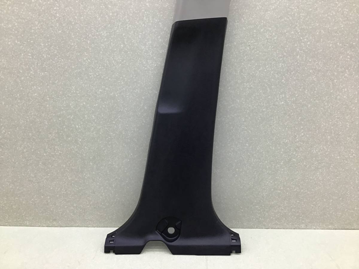 Обшивка средней стойки правая Toyota Rav 4 (A40) 2013>