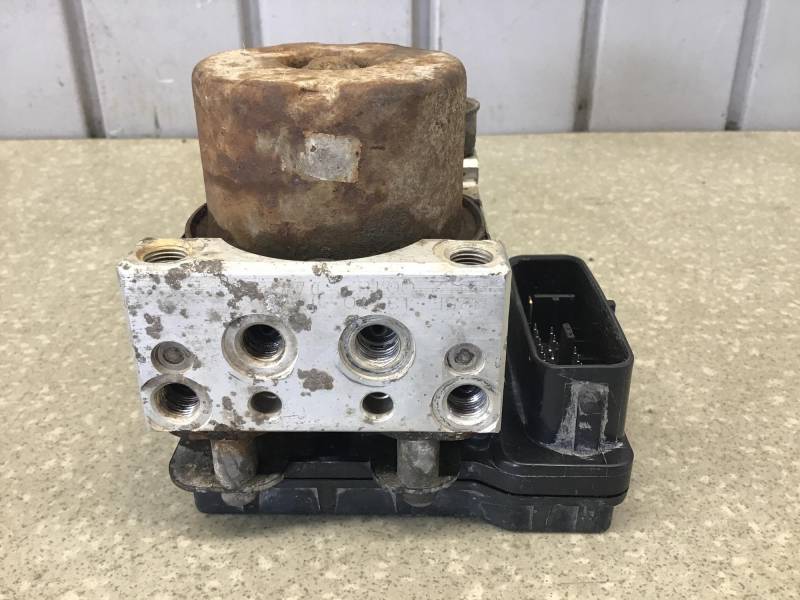 Блок ABS (насос) Mazda Familia (BJ) 1998-2003 Блок ABS (насос) Mazda Familia (BJ) 1998-2003