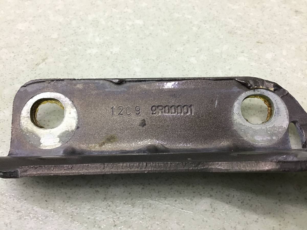 Петля капота левая Renault Logan (2) 2014>