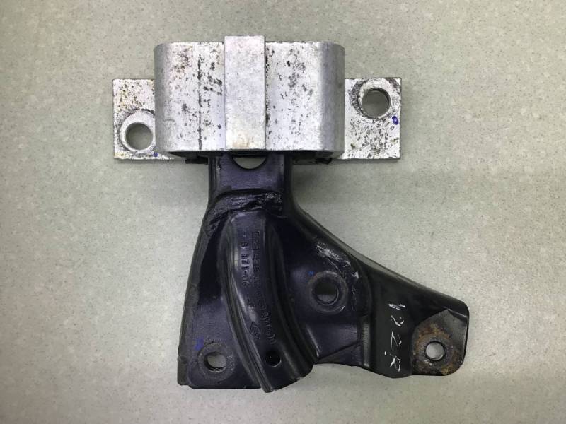 Опора двигателя правая Renault Logan (1) 2005-2014