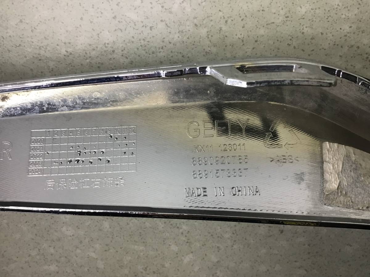Молдинг заднего бампера правый Geely Monjaro (KX11) 2022> Молдинг заднего бампера правый Geely Monjaro (KX11) 2022>