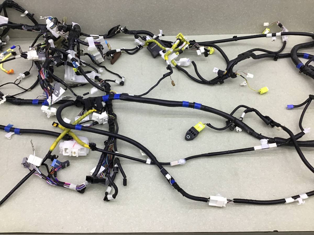 Проводка салона Toyota Rav 4 (A40) 2013>