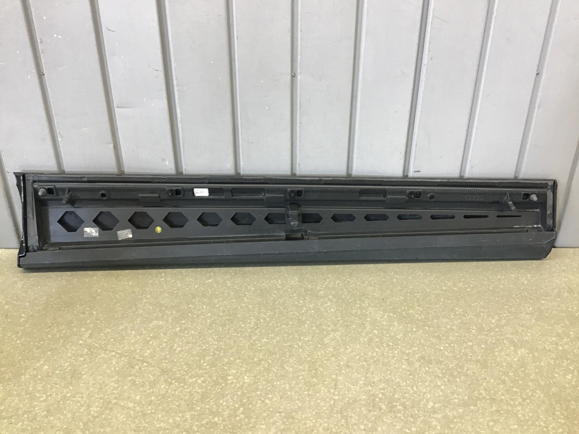 Накладка двери передней левой, Audi Q8 2018>