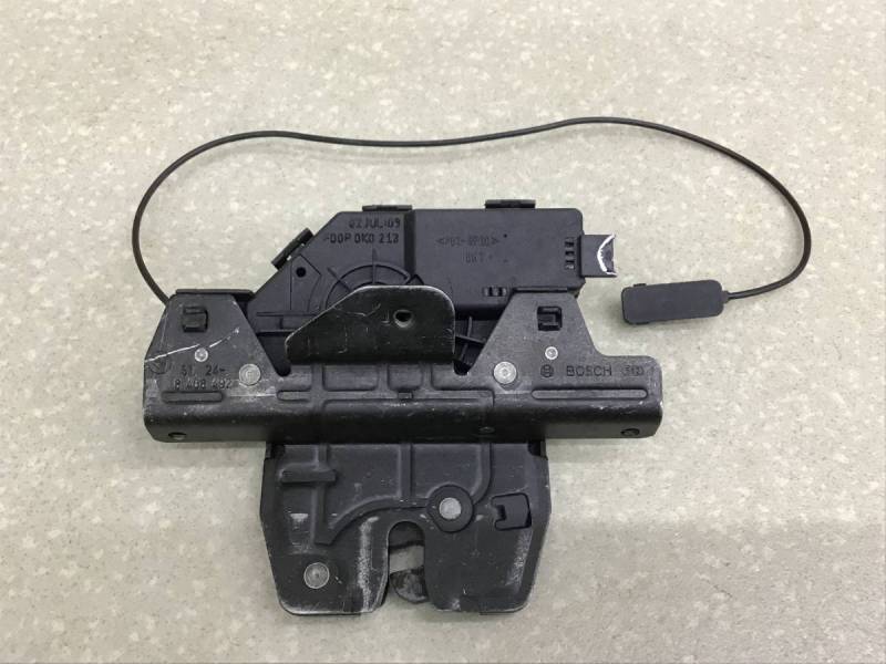 Замок багажника Land Rover Range Rover 3 (LM) 2002-2012 Замок багажника Land Rover Range Rover 3 (LM) 2002-2012