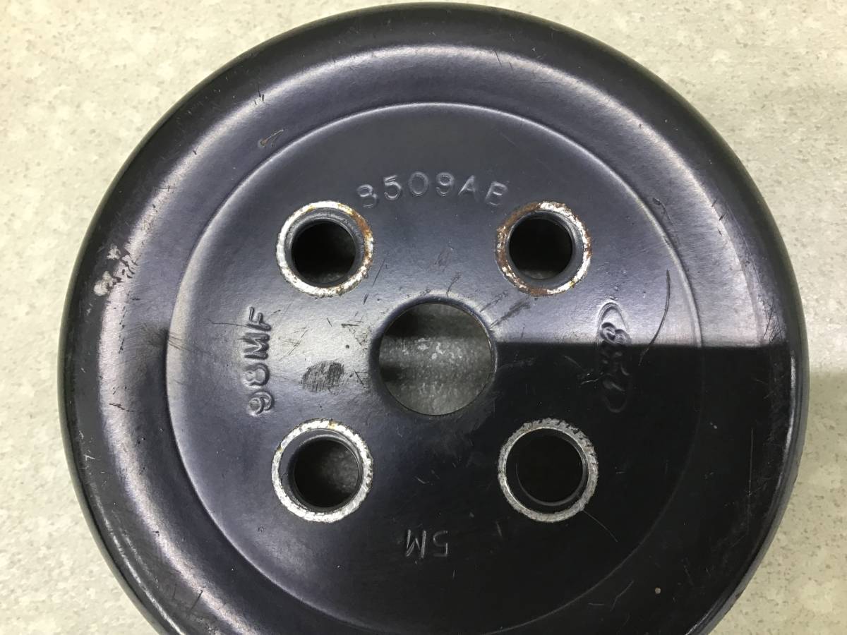 Шкив водяного насоса (помпы) Ford Fiesta (CBK) 2001-2008 Шкив водяного насоса (помпы) Ford Fiesta (CBK) 2001-2008
