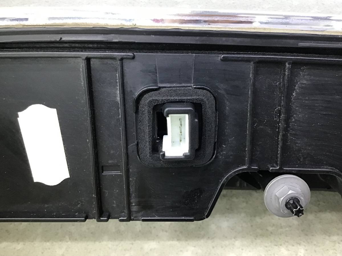 Накладка крышки багажника BMW 7-Series F01 2008-2015 Накладка крышки багажника BMW 7-Series F01 2008-2015