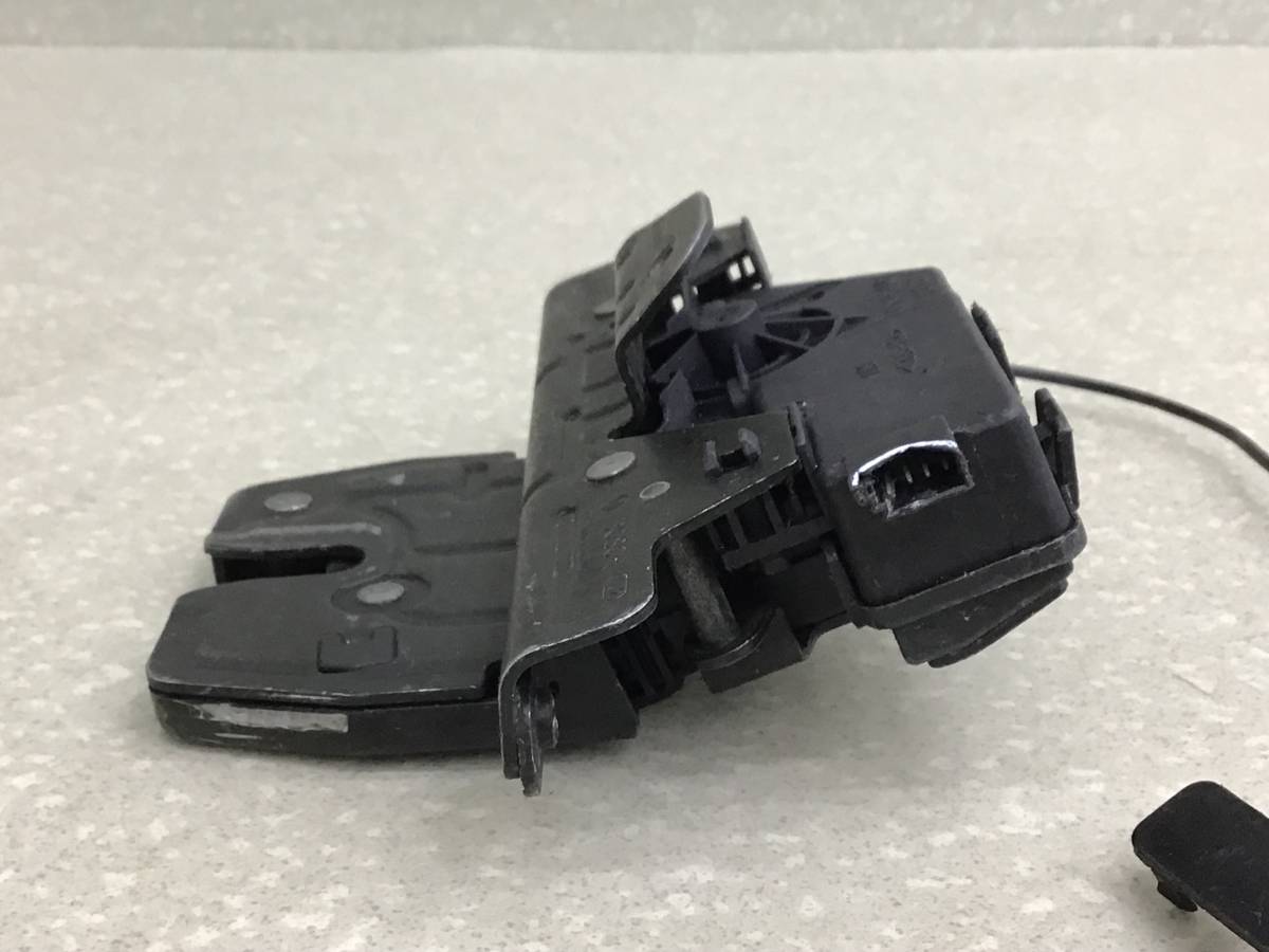 Замок багажника Land Rover Range Rover 3 (LM) 2002-2012 Замок багажника Land Rover Range Rover 3 (LM) 2002-2012