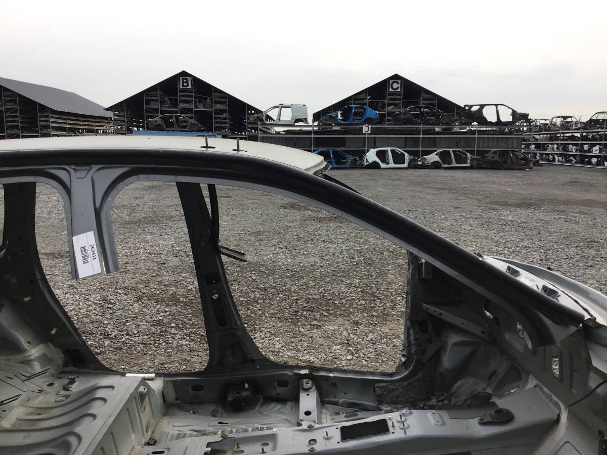 Стойка передней двери Renault Duster (HS) 2010-2021