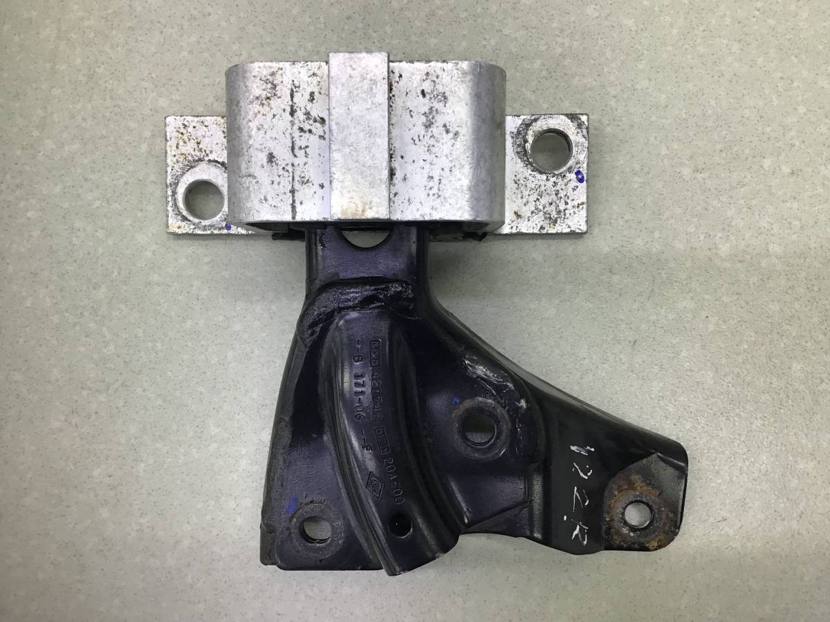 Опора двигателя правая Renault Logan (1) 2005-2014