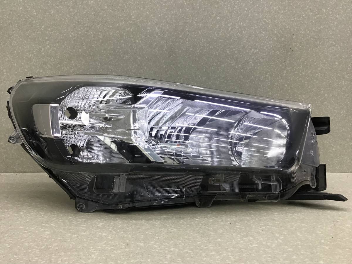 Фара правая Toyota Hilux (GUN125L, GUN126L, TGN126) 2015-н.в. Фара правая Toyota Hilux (GUN125L, GUN126L, TGN126) 2015-н.в.