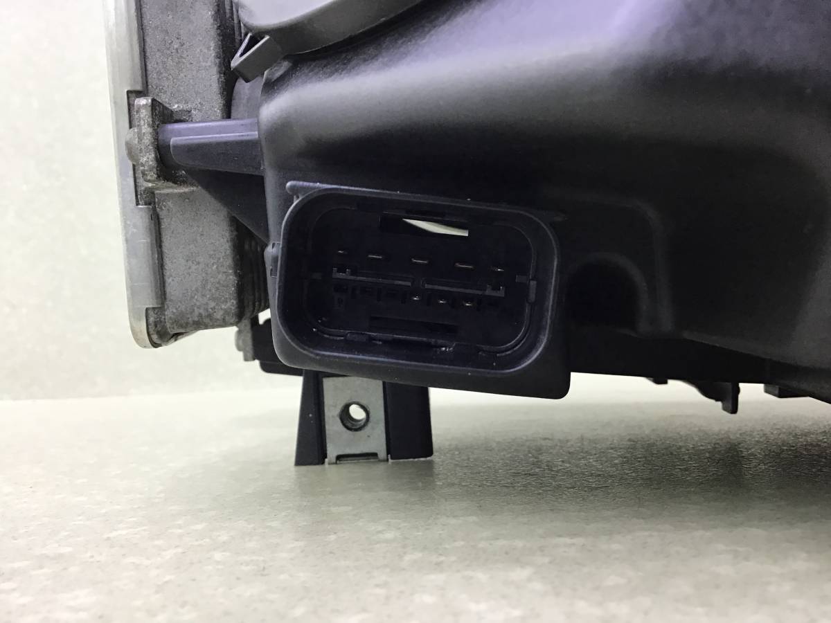 Фара правая BMW 7-Series F01 2008-2015 Фара правая BMW 7-Series F01 2008-2015