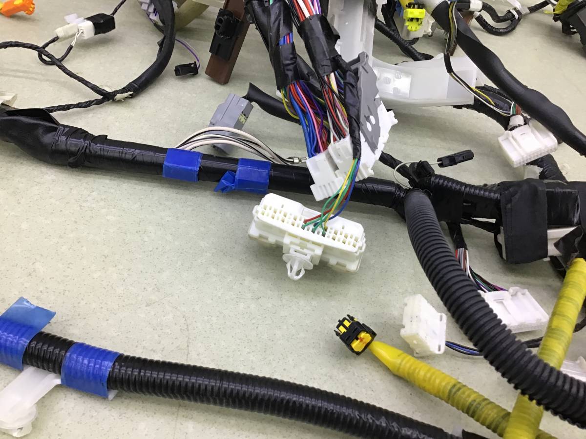 Проводка салона Toyota Rav 4 (A40) 2013>