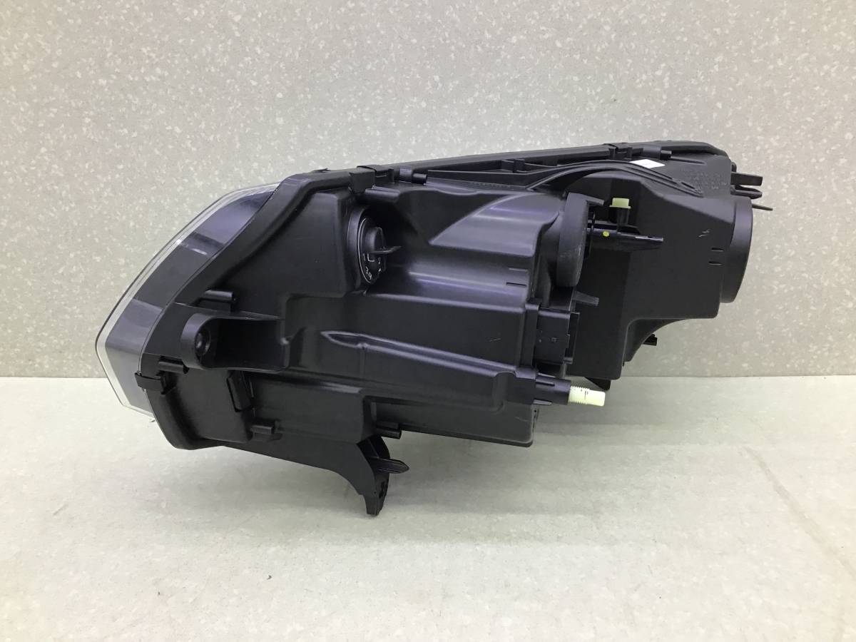 Фара правая Lada Largus (R90) 2012-2022