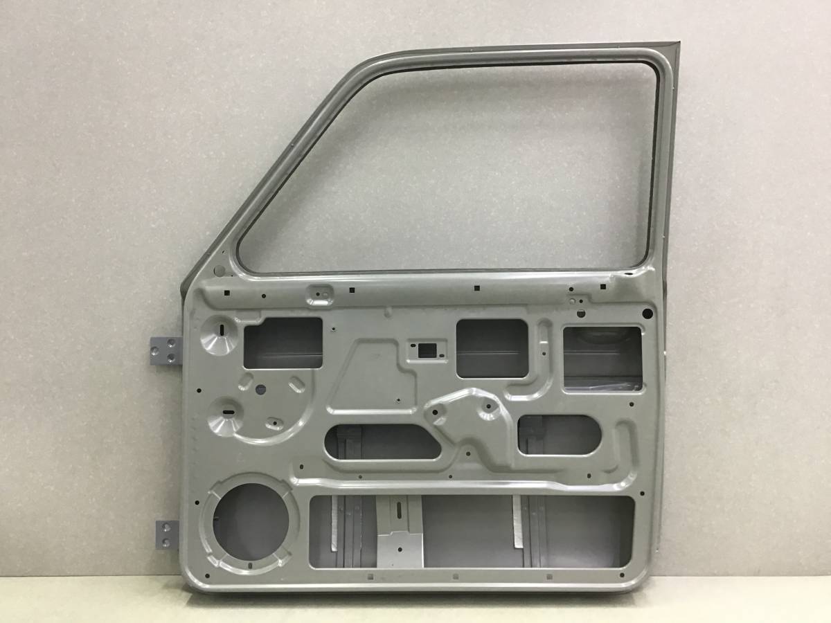 Дверь передняя правая Lada Niva (2121) 1977-2021