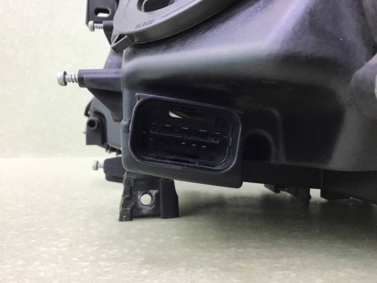 Фара правая BMW 7-Series F01 2008-2015 Фара правая BMW 7-Series F01 2008-2015