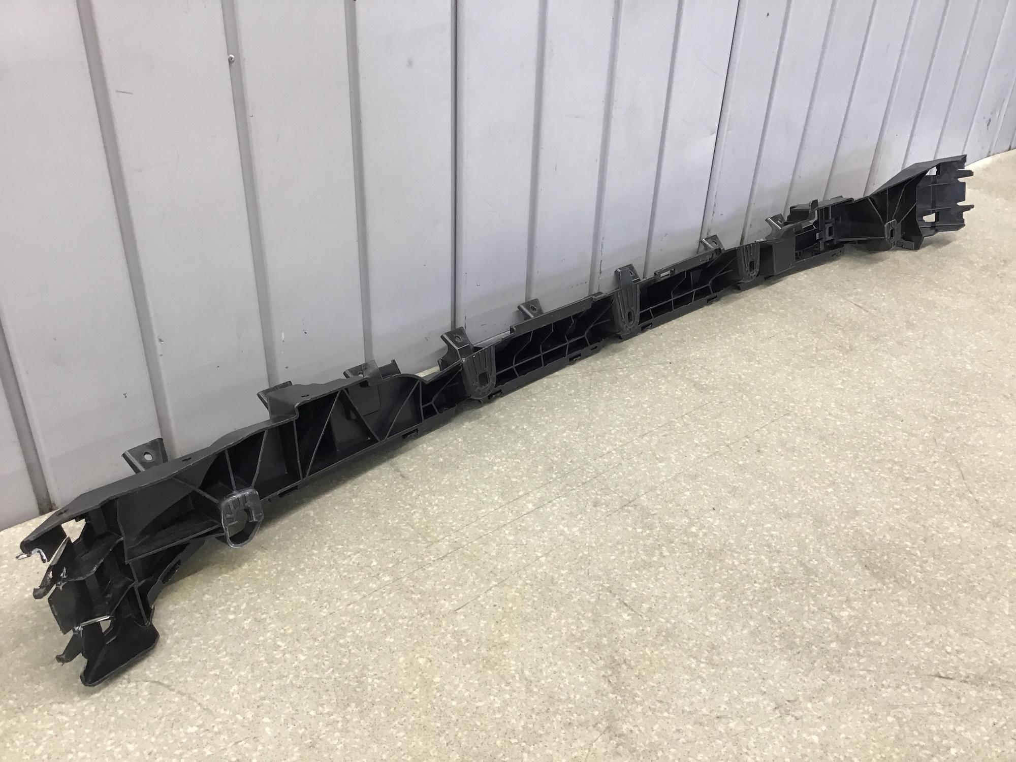 Направляющая заднего бампера, Audi Q8 2018>