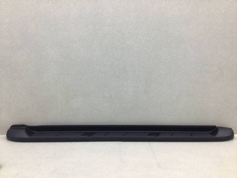 Подножка правая Toyota Hilux 2004-2015 Подножка правая Toyota Hilux 2004-2015