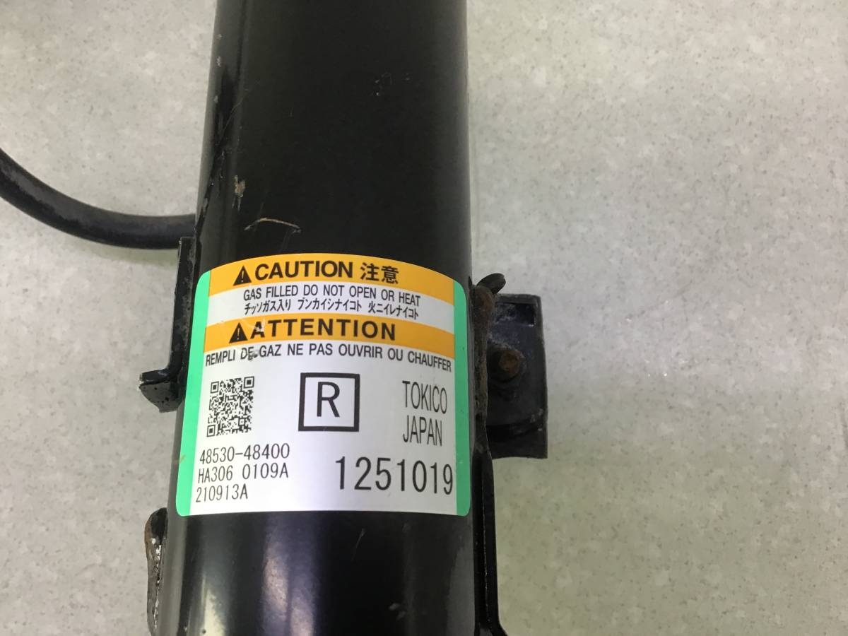 Амортизатор задний Lexus RX 350 (AGL20W) 2015-2022 Амортизатор задний Lexus RX 350 (AGL20W) 2015-2022