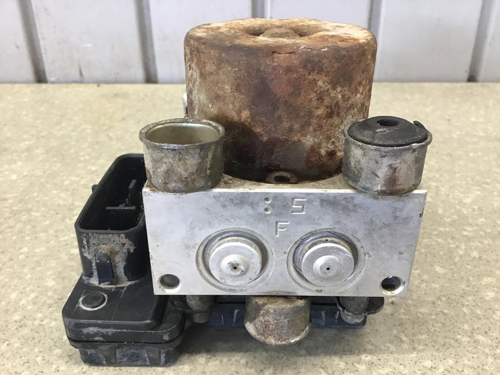 Блок ABS (насос) Mazda Familia (BJ) 1998-2003 Блок ABS (насос) Mazda Familia (BJ) 1998-2003