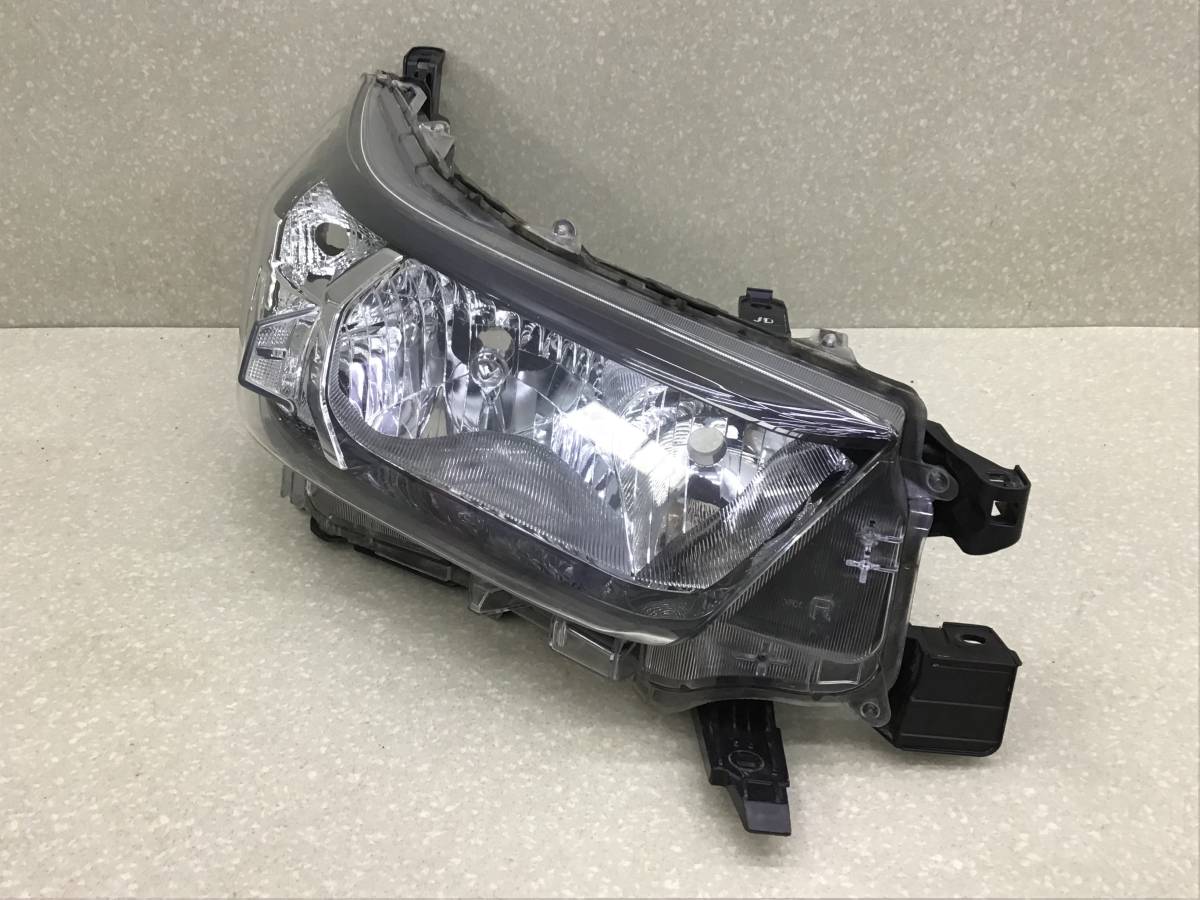 Фара правая Toyota Hilux (GUN125L, GUN126L, TGN126) 2015-н.в. Фара правая Toyota Hilux (GUN125L, GUN126L, TGN126) 2015-н.в.