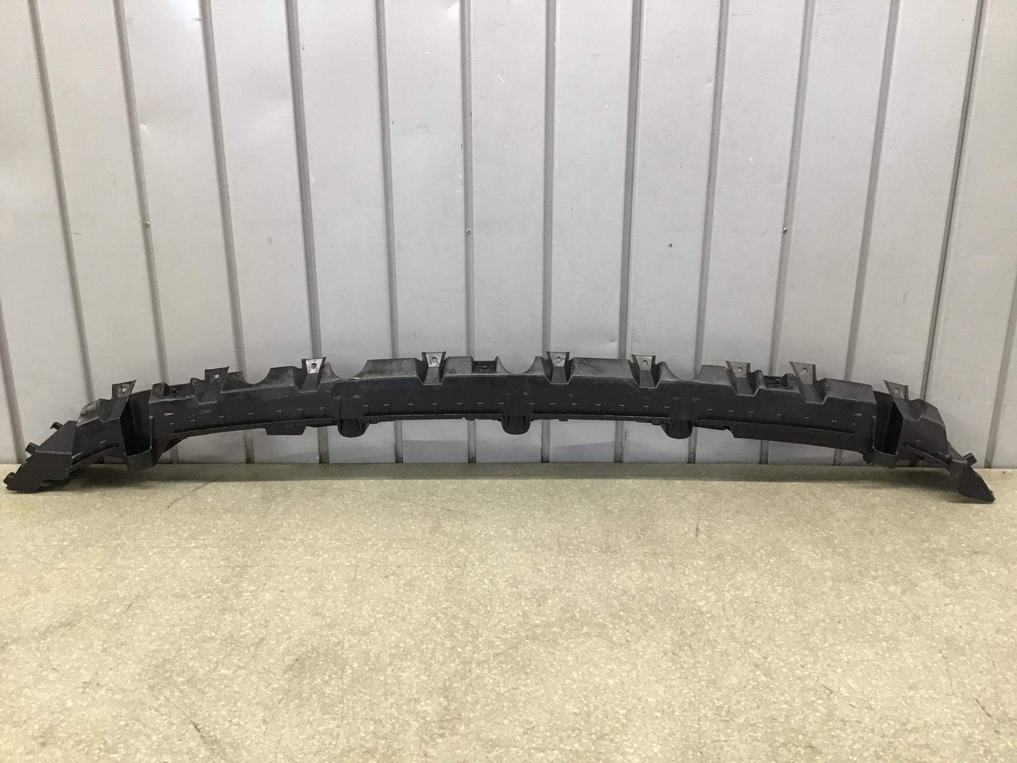 Направляющая заднего бампера, Audi Q8 2018>