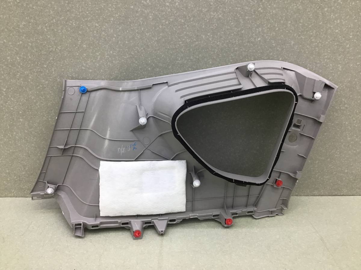 Обшивка задней стойки правая Toyota Rav 4 (A40) 2013>