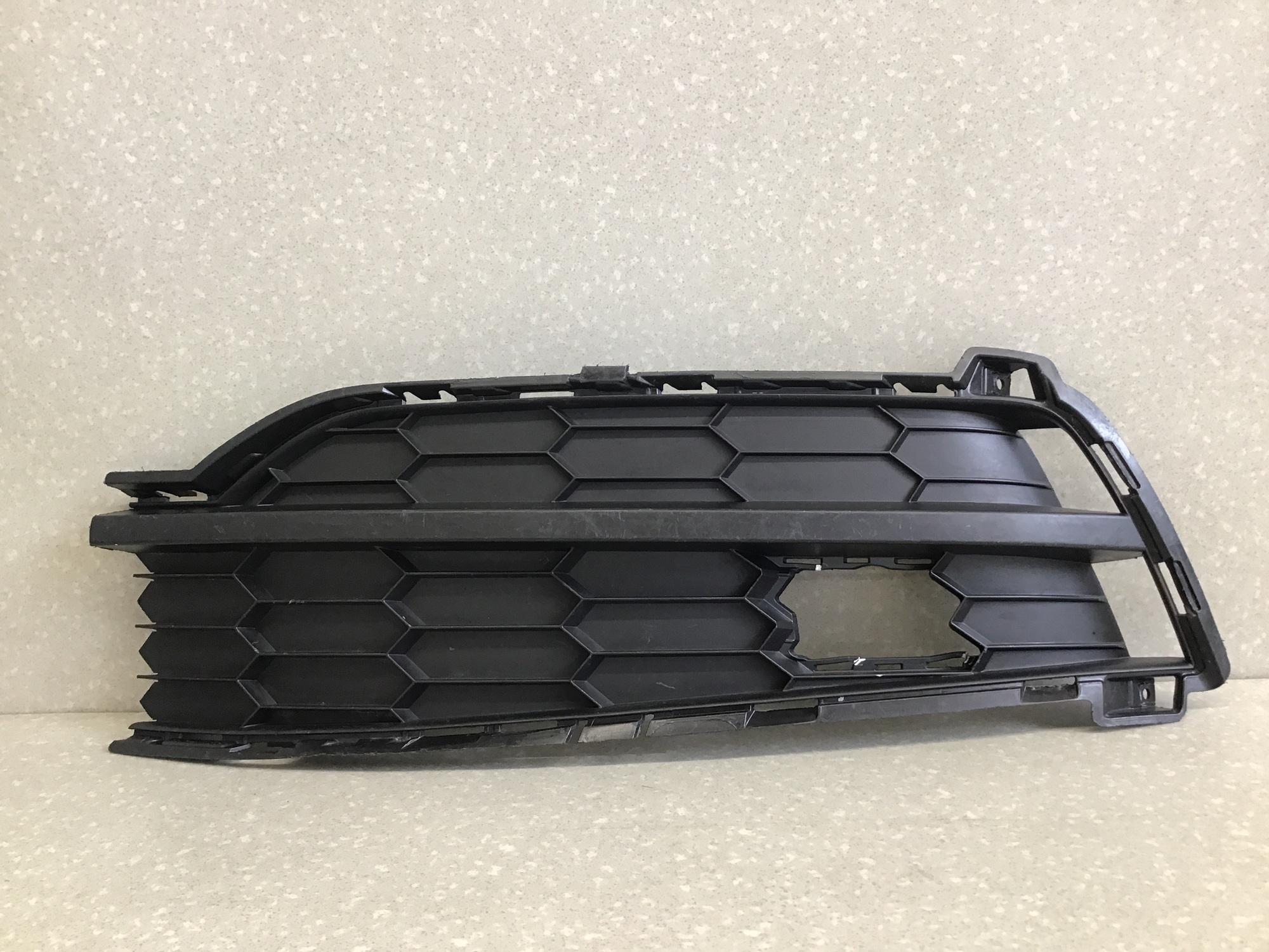 Решетка в бампер левая Skoda Karoq (NU7) 2017-н.в.