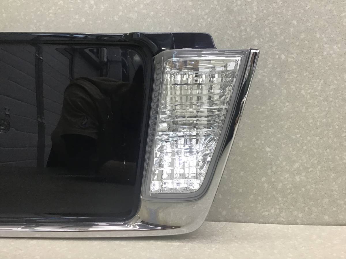 Накладка двери багажника Lexus LX570 (URJ201) 2007-2015