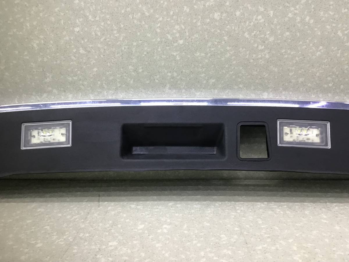 Накладка крышки багажника BMW 7-Series F01 2008-2015 Накладка крышки багажника BMW 7-Series F01 2008-2015