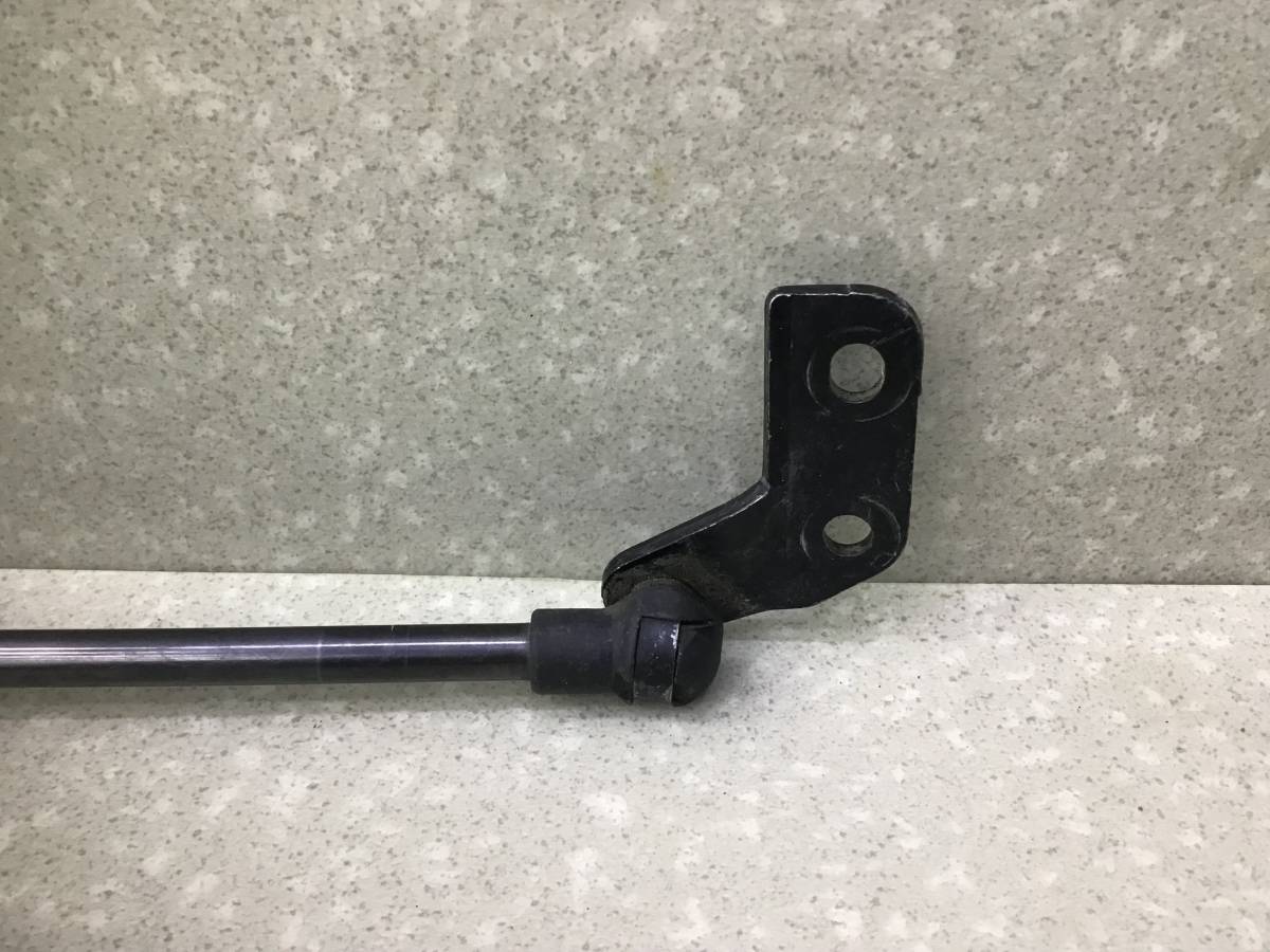 Амортизатор двери багажника Nissan Qashqai (J10) 2006-2013 Амортизатор двери багажника Nissan Qashqai (J10) 2006-2013